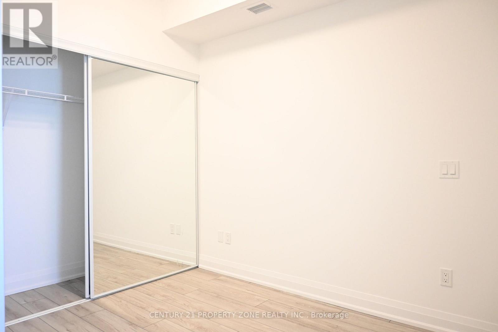 501 - 1035 Southdown Road, Mississauga, Ontario  L5J 0A2 - Photo 21 - W12817308