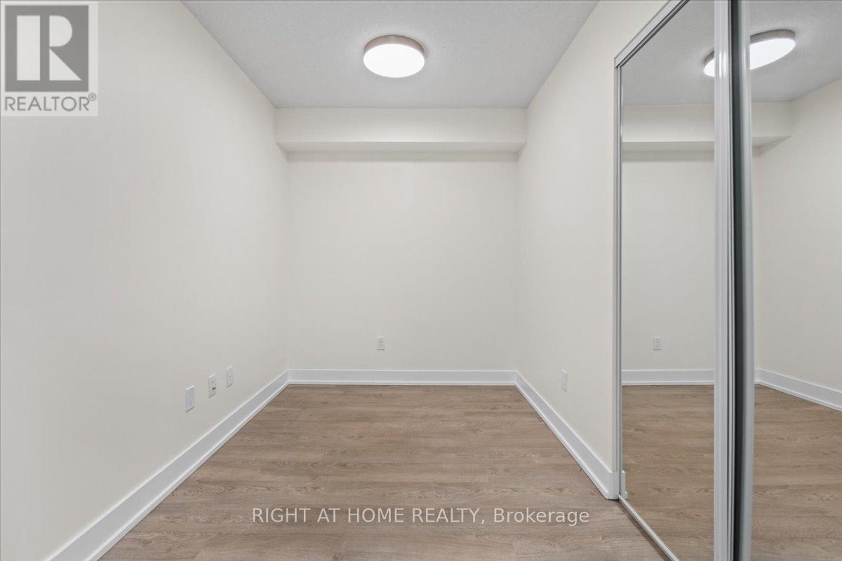 521 - 9 Mabelle Avenue, Toronto, Ontario  M9A 4X7 - Photo 7 - W12869148