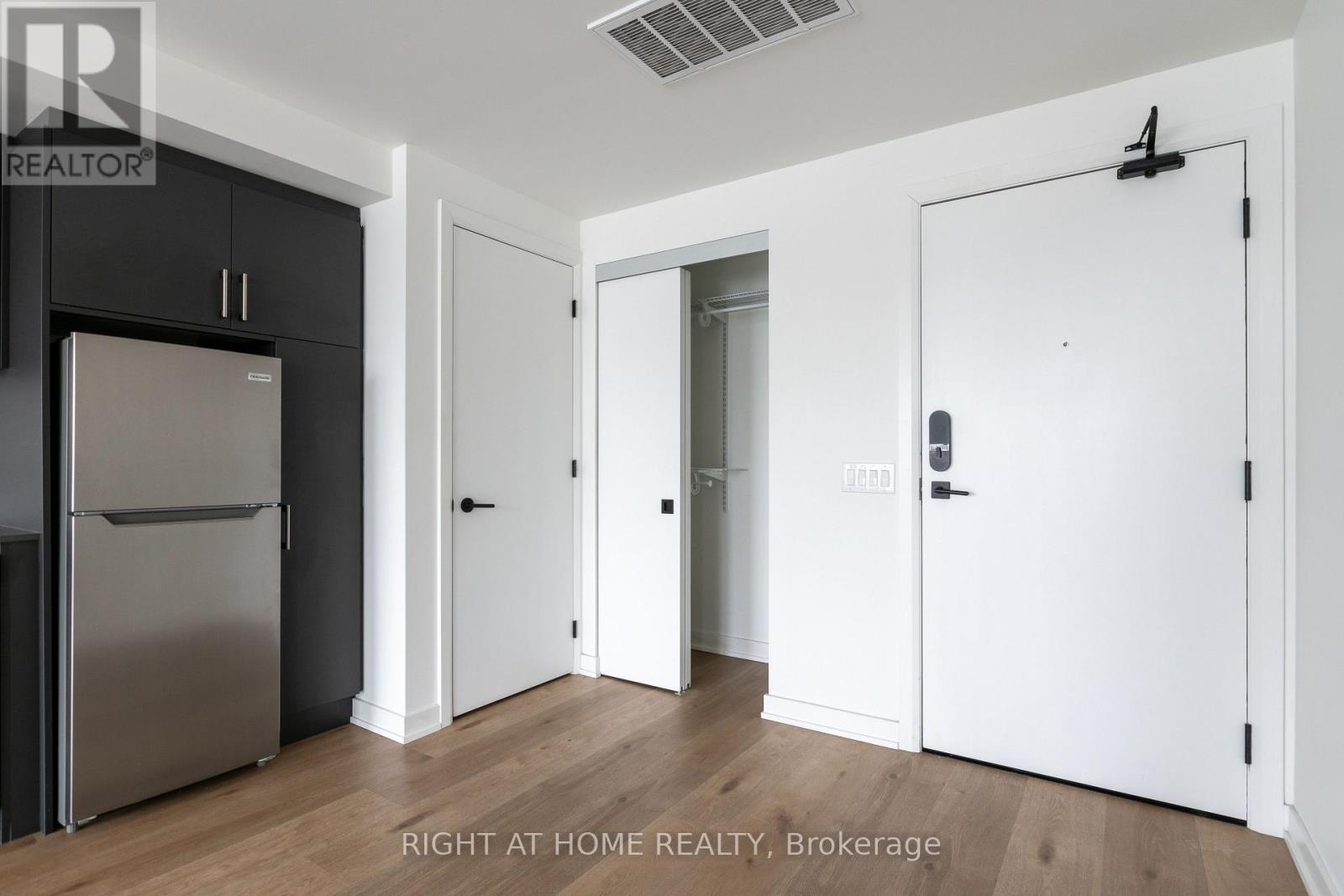 405 - 7 Fairbank Avenue W, Toronto, Ontario  M6E 3Y5 - Photo 32 - W12869152