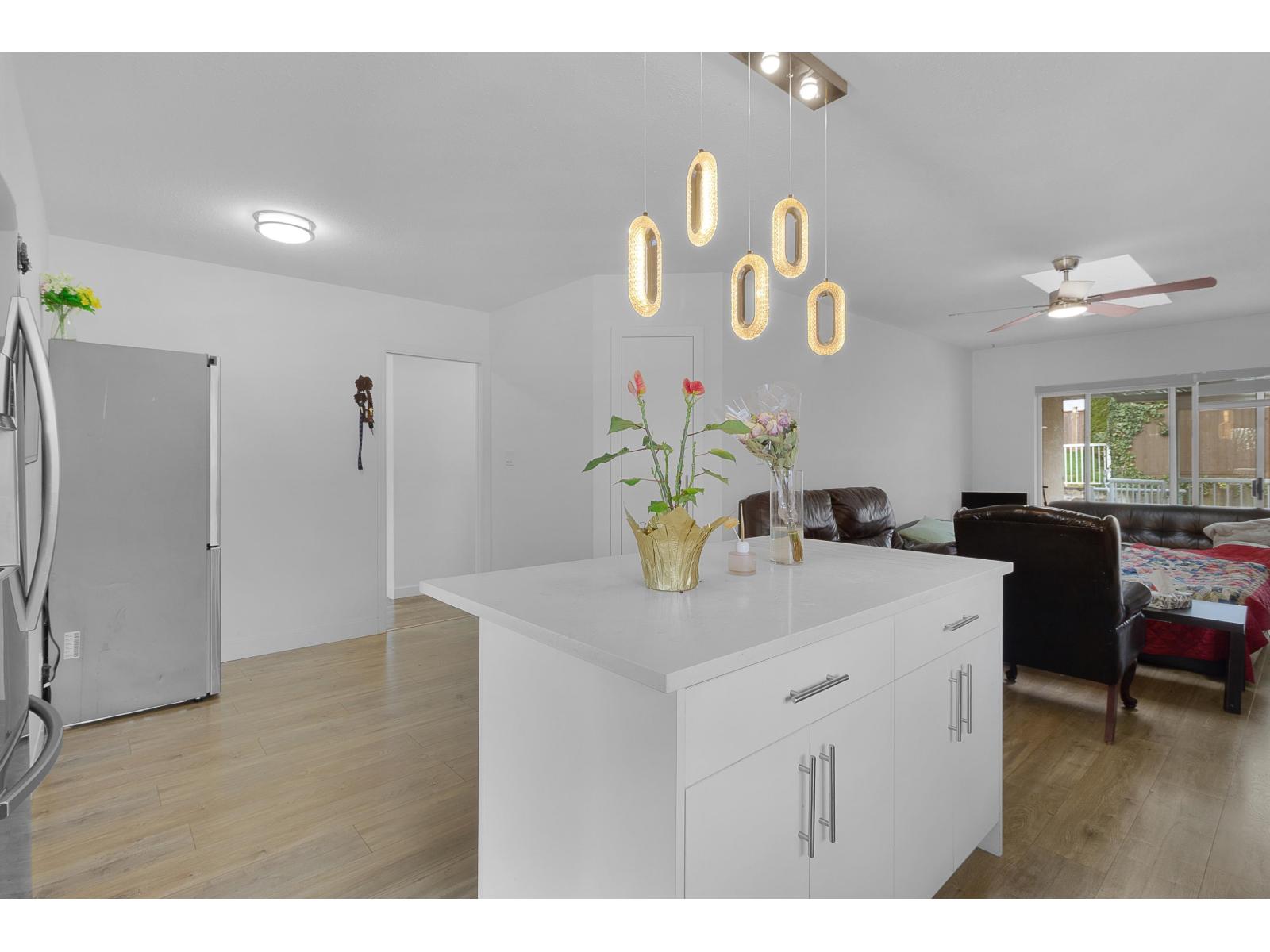 31021 Creekside Drive, Abbotsford, British Columbia  V2T 5J9 - Photo 9 - R3098285