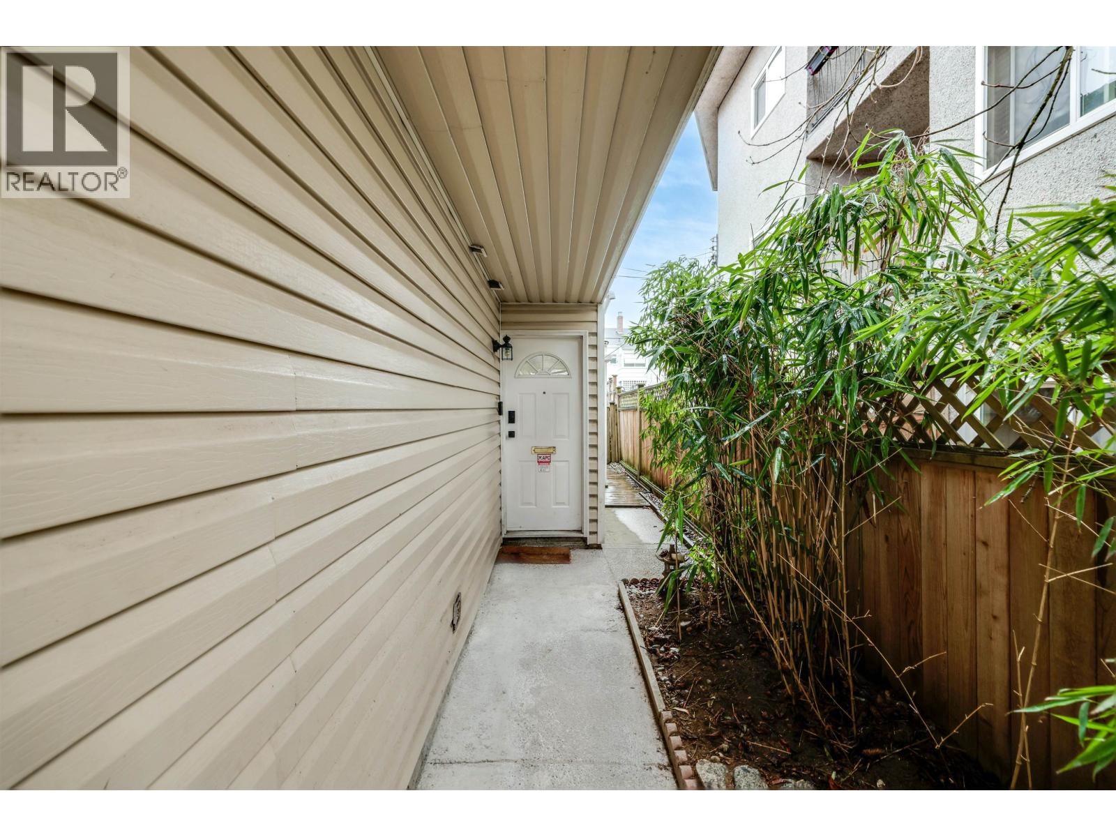 819 W 70th Avenue, Vancouver, British Columbia  V6P 2X5 - Photo 2 - R3098453