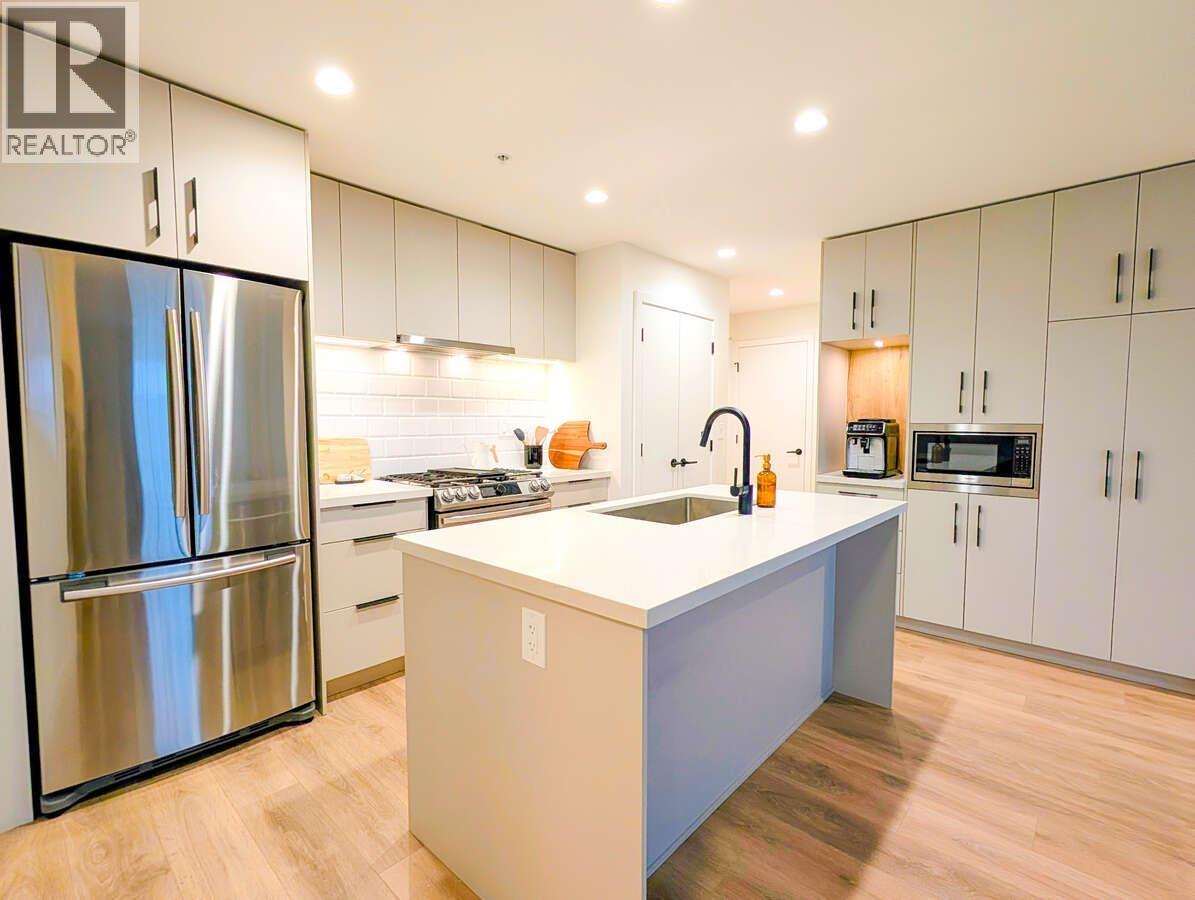 316 3038 ST GEORGE STREET, Port Moody, British Columbia