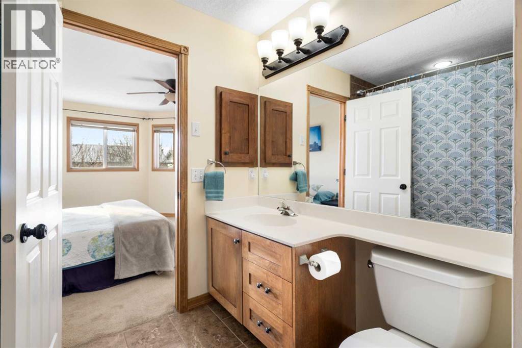 64 Woodside Park Nw, Airdrie, Alberta  T4B 2J9 - Photo 32 - A2289750