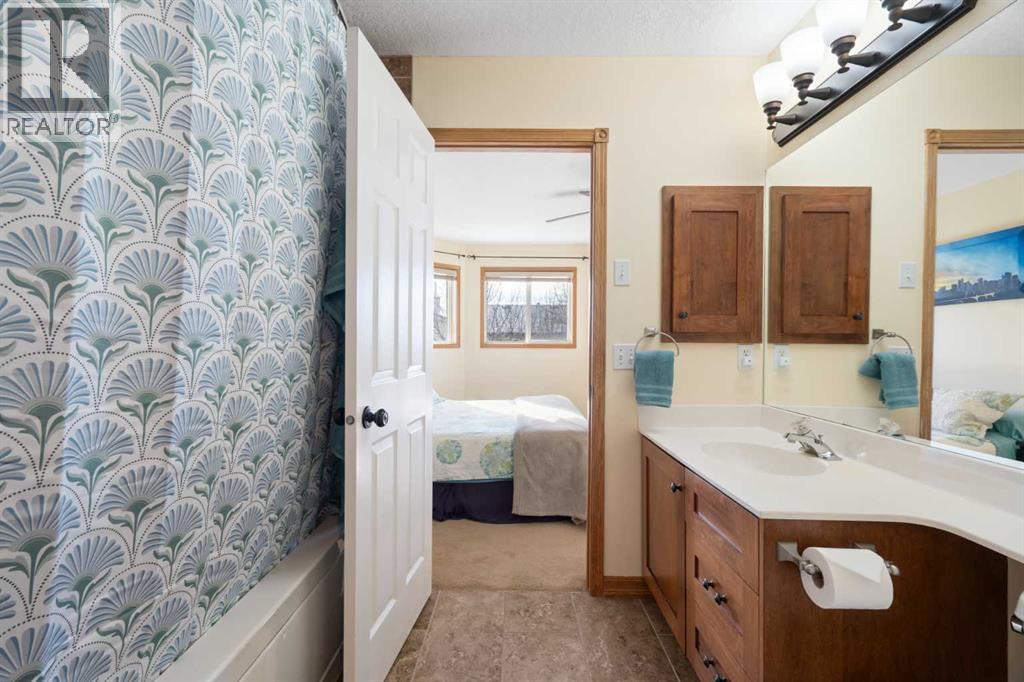 64 Woodside Park Nw, Airdrie, Alberta  T4B 2J9 - Photo 33 - A2289750