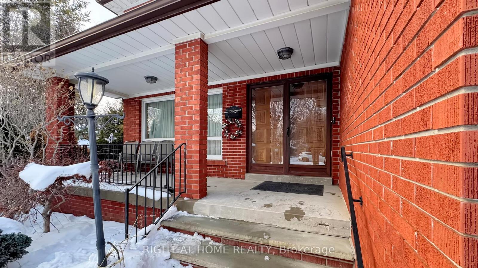 94 Madawaska Avenue, Toronto, Ontario  M2M 2R4 - Photo 5 - C12794804