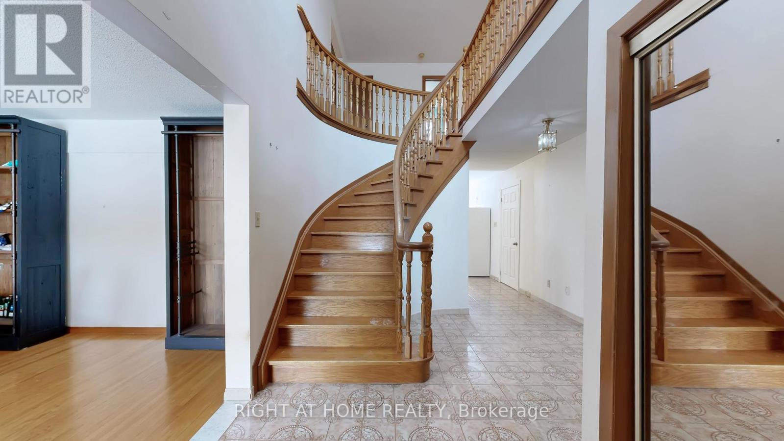 94 MADAWASKA AVENUE, Toronto, Ontario