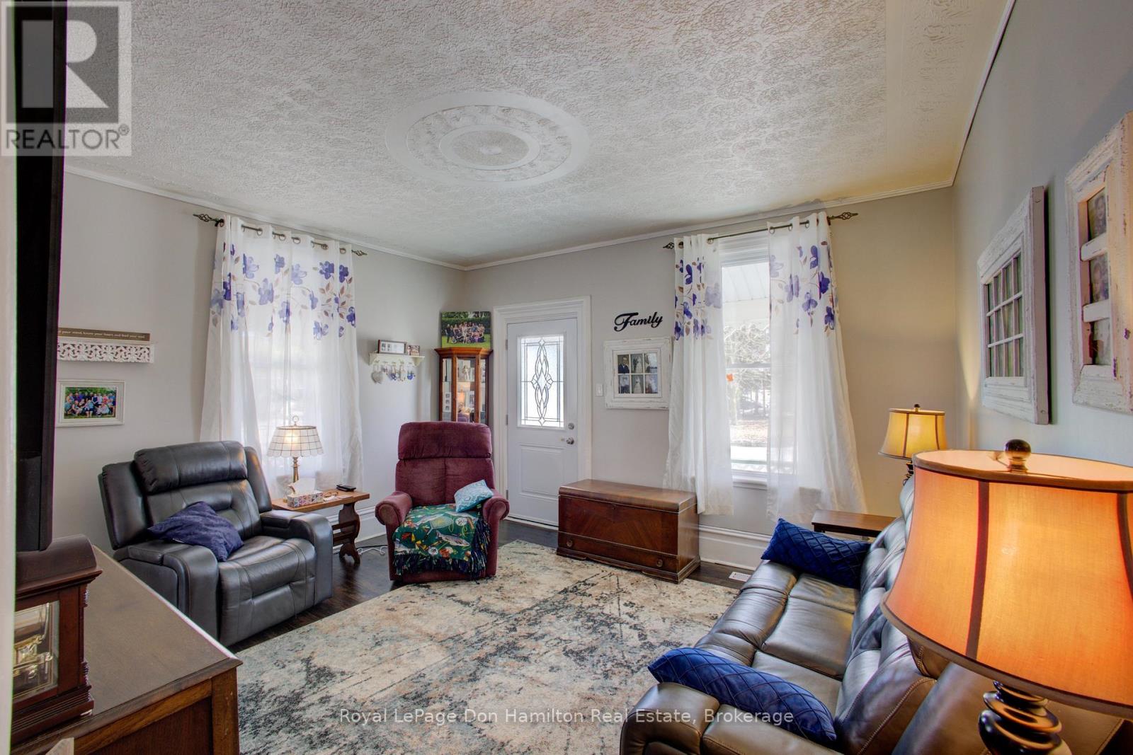 122 King Street, North Perth, Ontario  N0G 1B0 - Photo 8 - X12869212