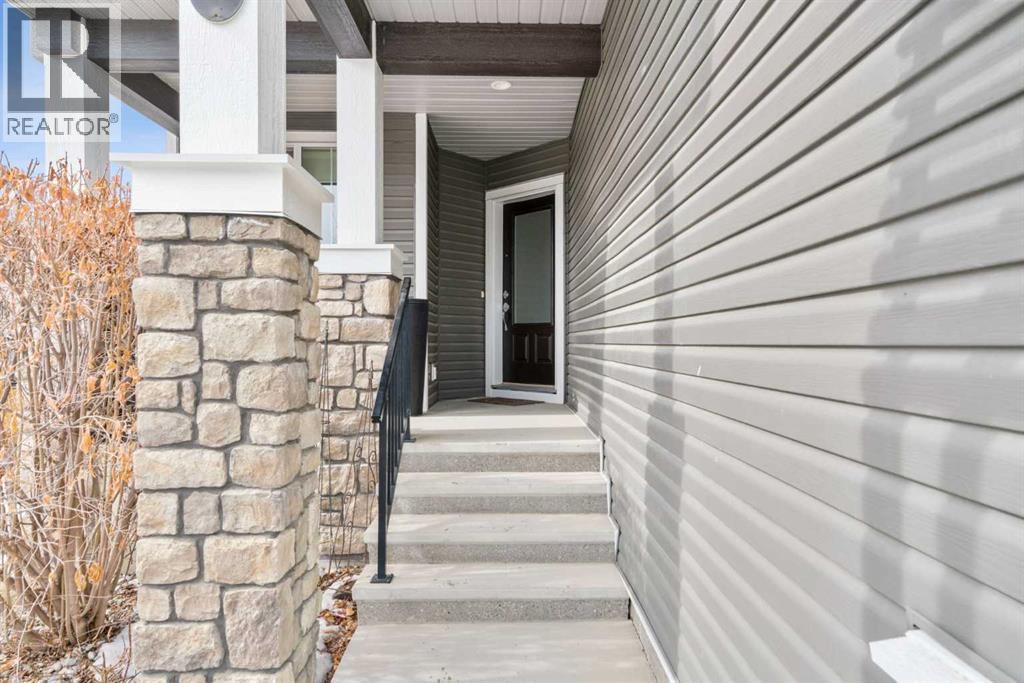 25 Fireside Landing, Cochrane, Alberta  T4C 0V9 - Photo 2 - A2285252