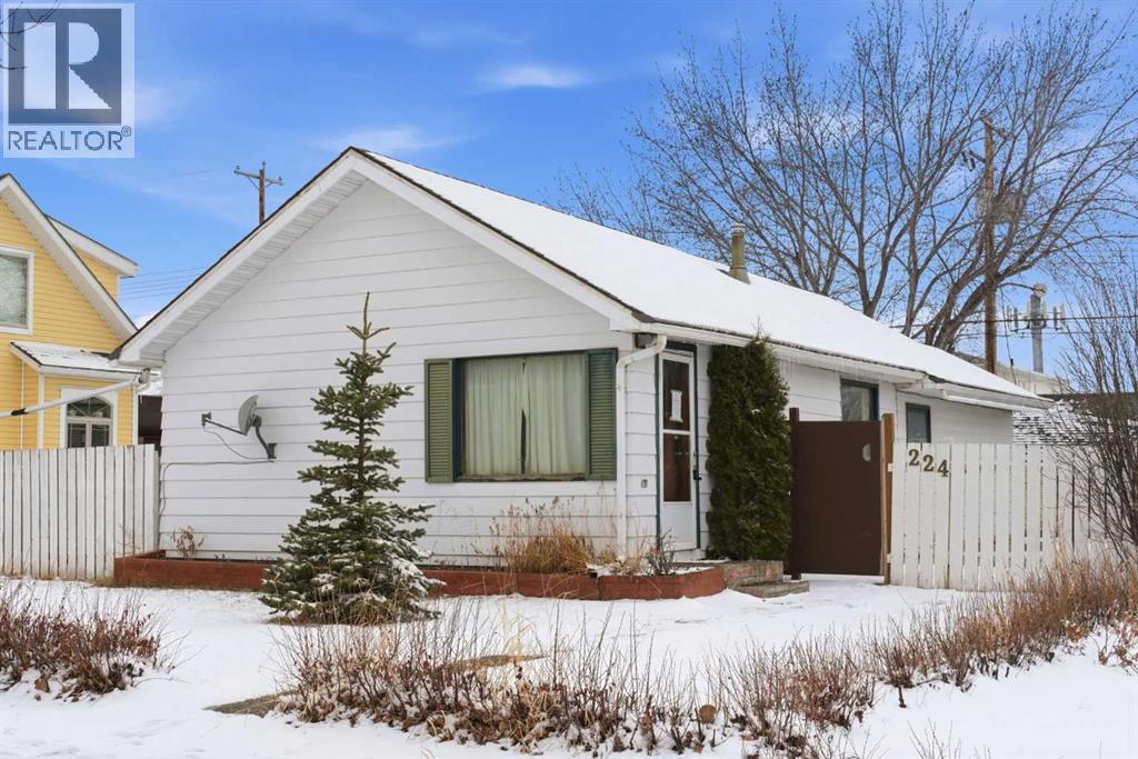 224 1 Street S, Vulcan, Alberta  T0L 2B0 - Photo 1 - A2292387