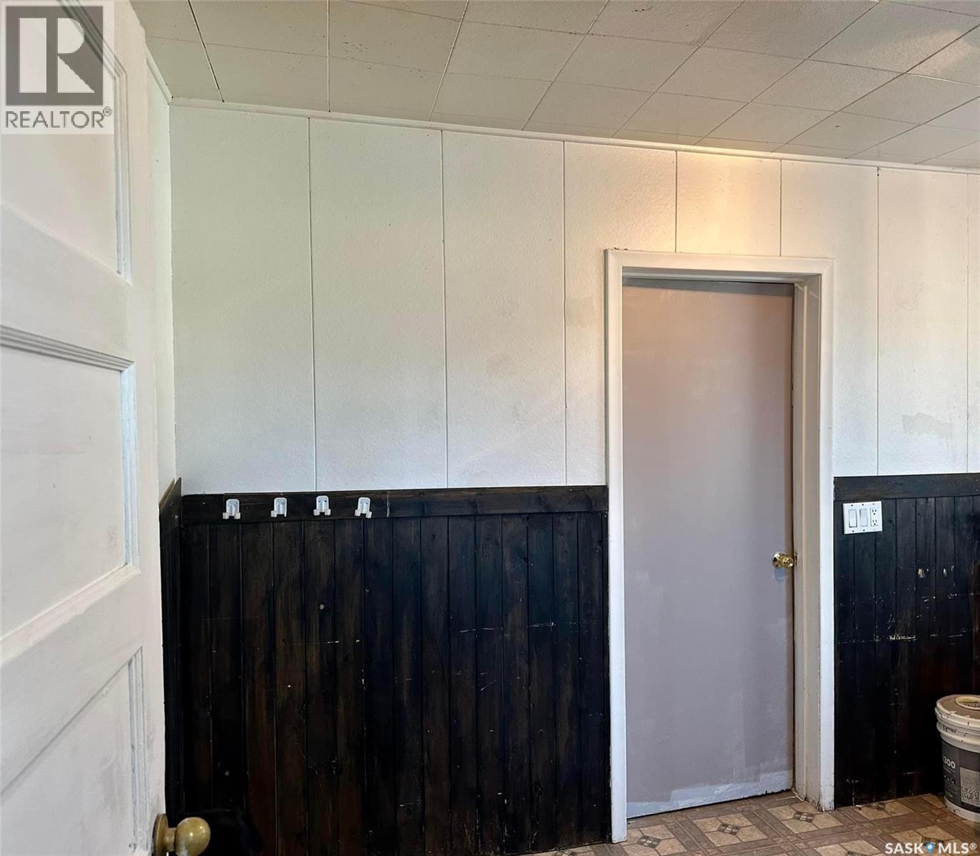 202 1st Avenue Nw, Preeceville, Saskatchewan  S0A 3B0 - Photo 2 - SK030155