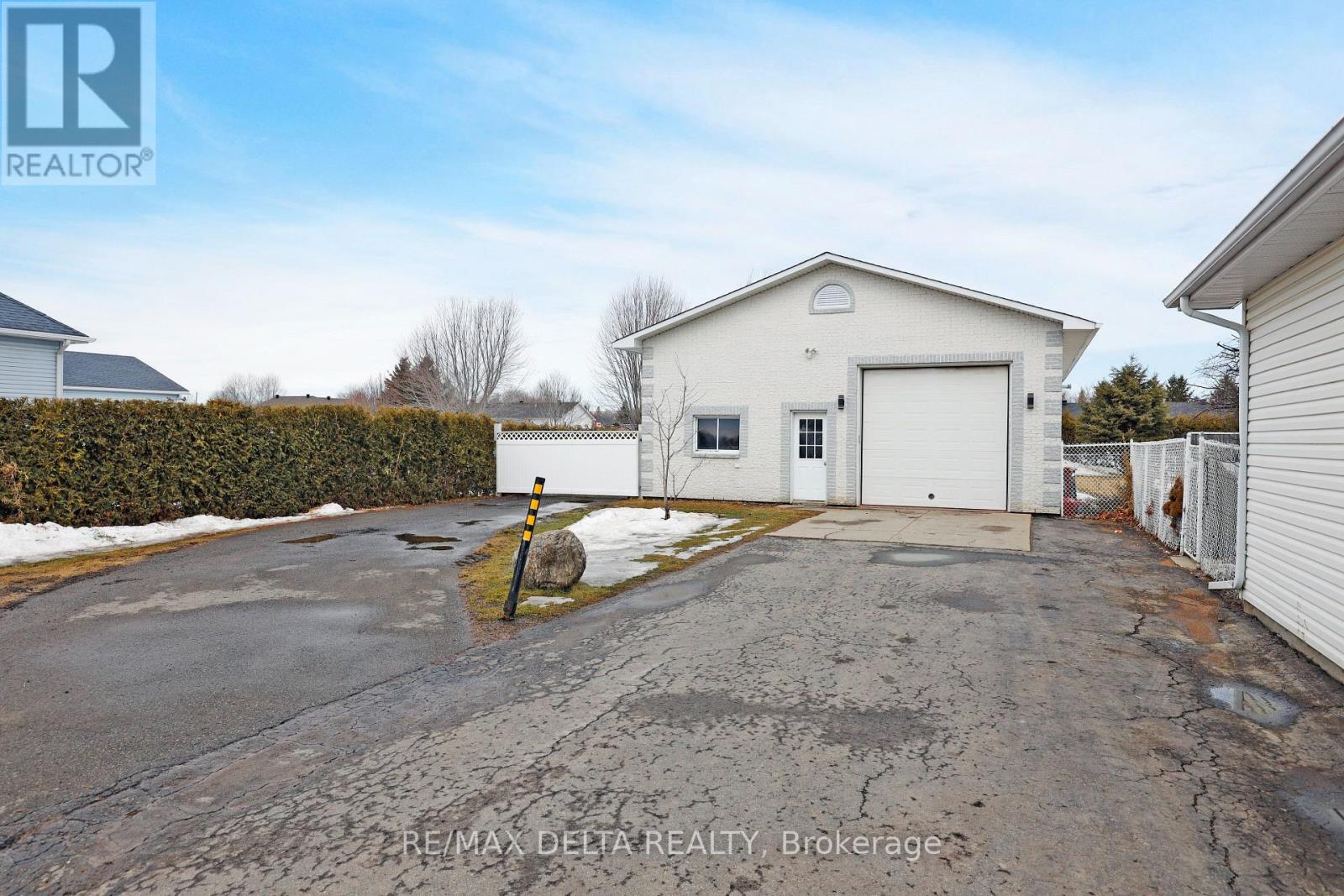 2031 Devine Road, Ottawa, Ontario  K0A 3H0 - Photo 3 - X12869296
