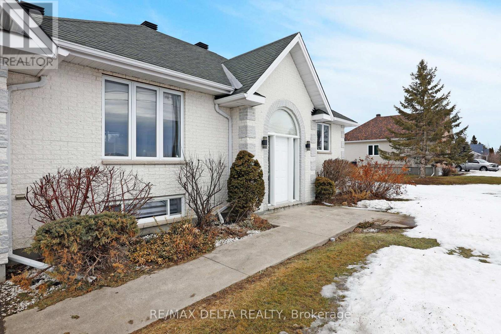2031 Devine Road, Ottawa, Ontario  K0A 3H0 - Photo 4 - X12869296