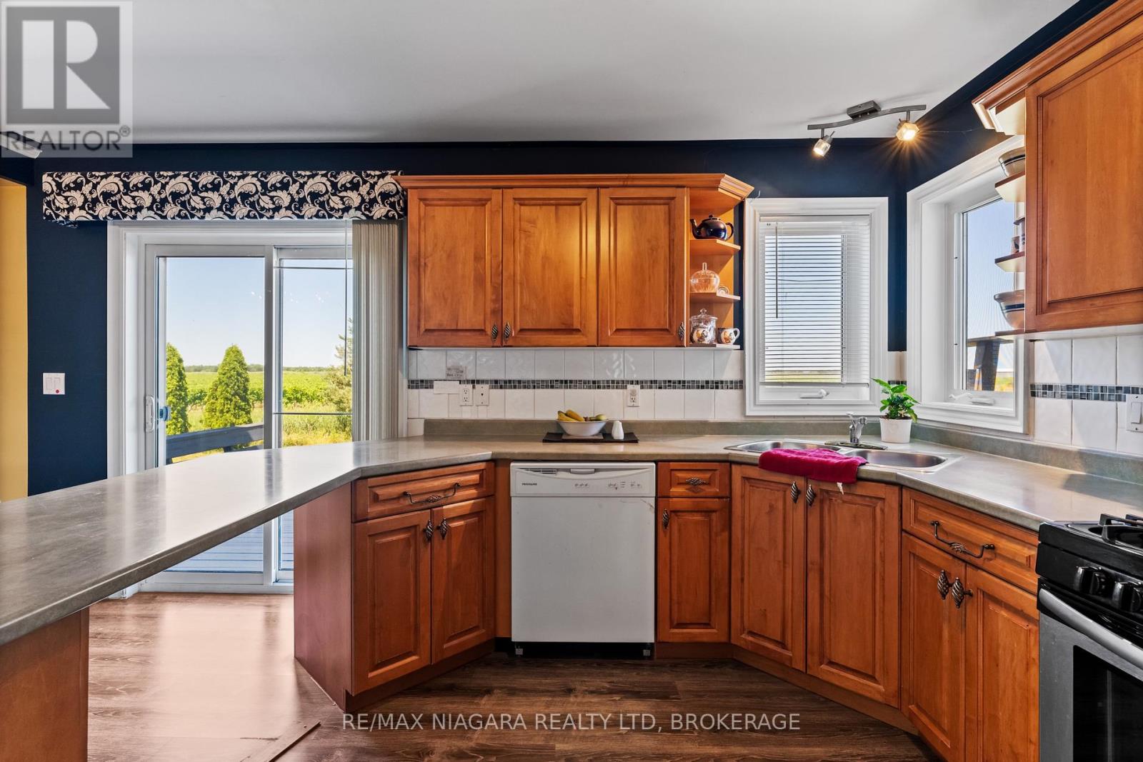 374 Niagara Stone Road, Niagara-On-The-Lake, Ontario  L0S 1J0 - Photo 14 - X12869264