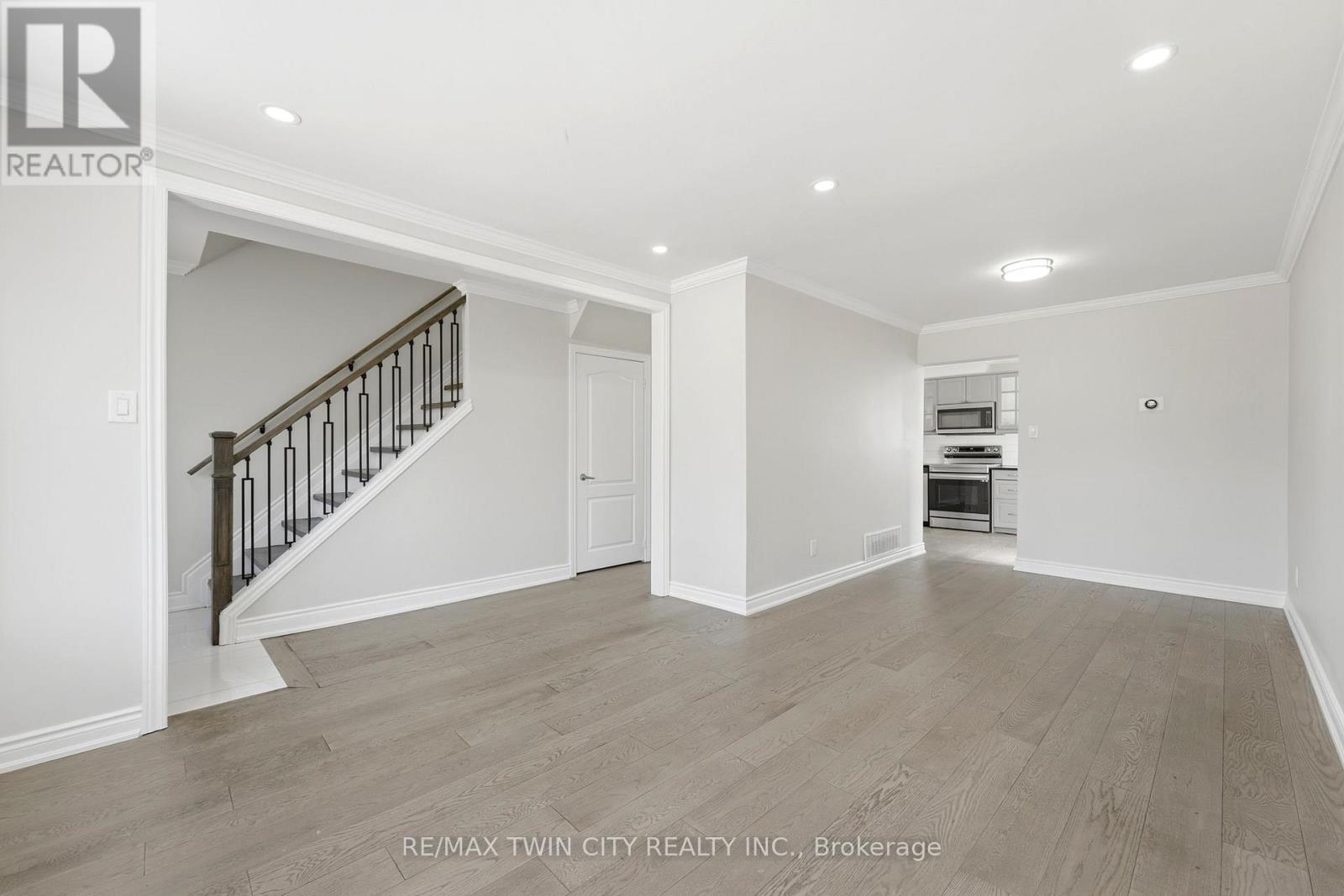 25 Seaborn Road, Brampton, Ontario  L6V 2B8 - Photo 7 - W12869262