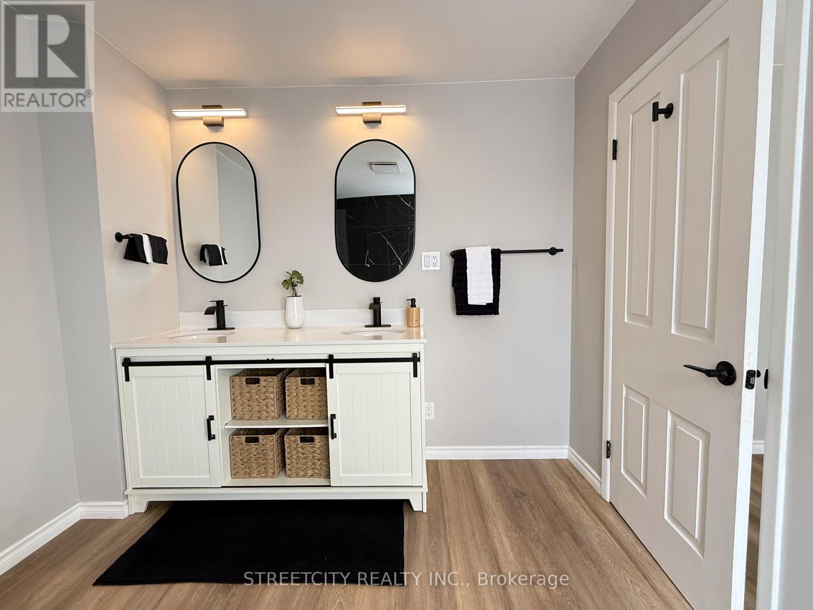 2593 Duryee Street, Oil Springs, Ontario  N0N 1P0 - Photo 21 - X12869356