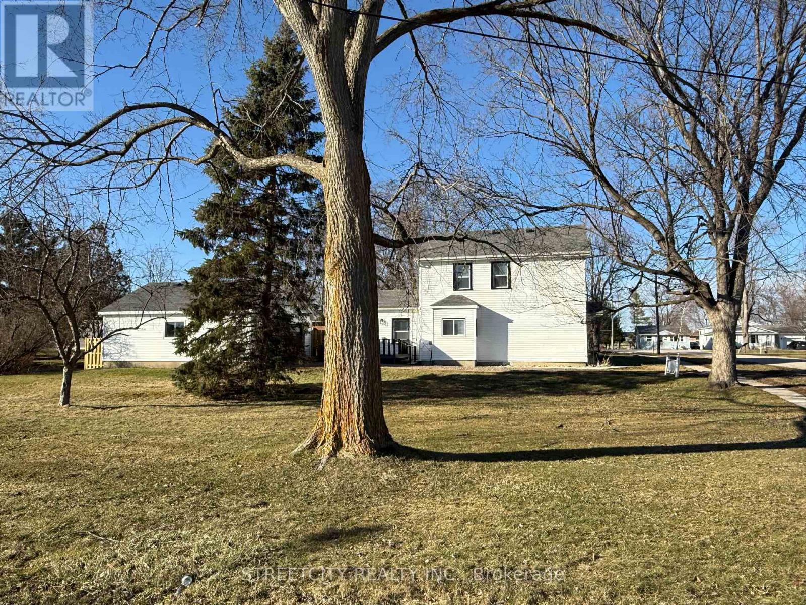 2593 Duryee Street, Oil Springs, Ontario  N0N 1P0 - Photo 25 - X12869356