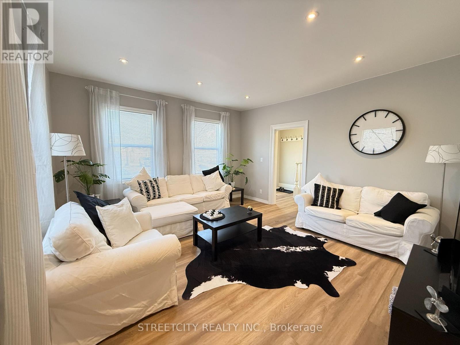 2593 Duryee Street, Oil Springs, Ontario  N0N 1P0 - Photo 3 - X12869356