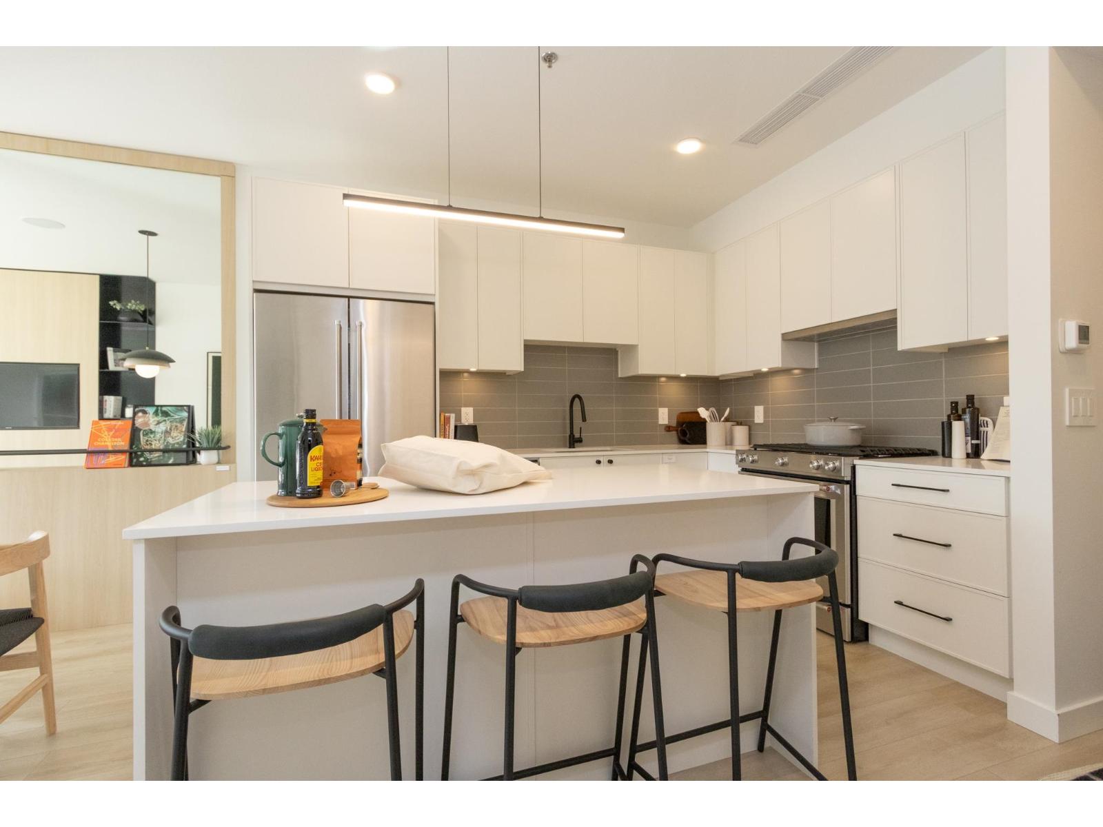 205 2771 Montrose Avenue, Abbotsford, British Columbia  V2S 3T5 - Photo 2 - R3098602