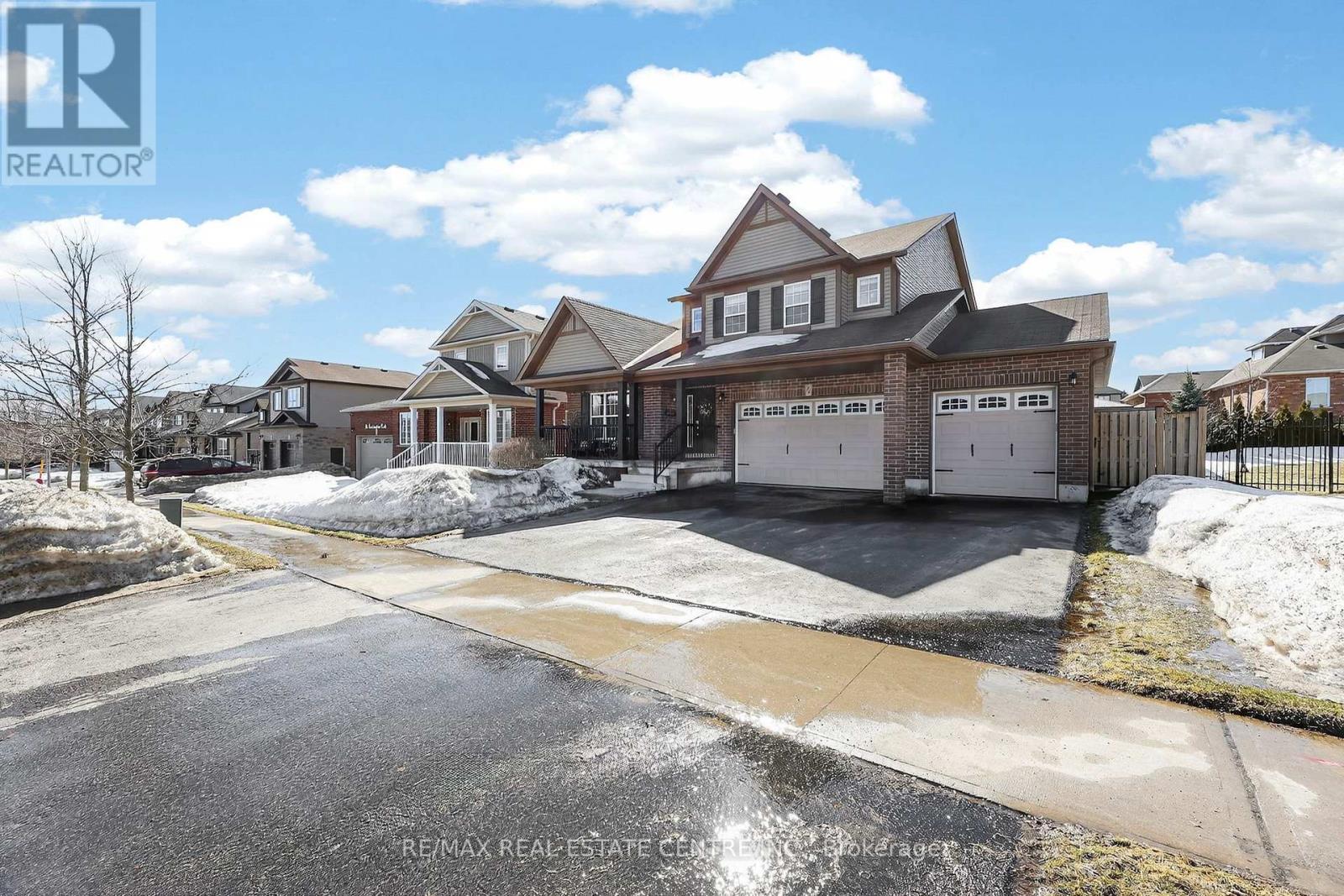 14 Sandringham Circle, Orangeville, Ontario  L9W 0A5 - Photo 3 - W12869334