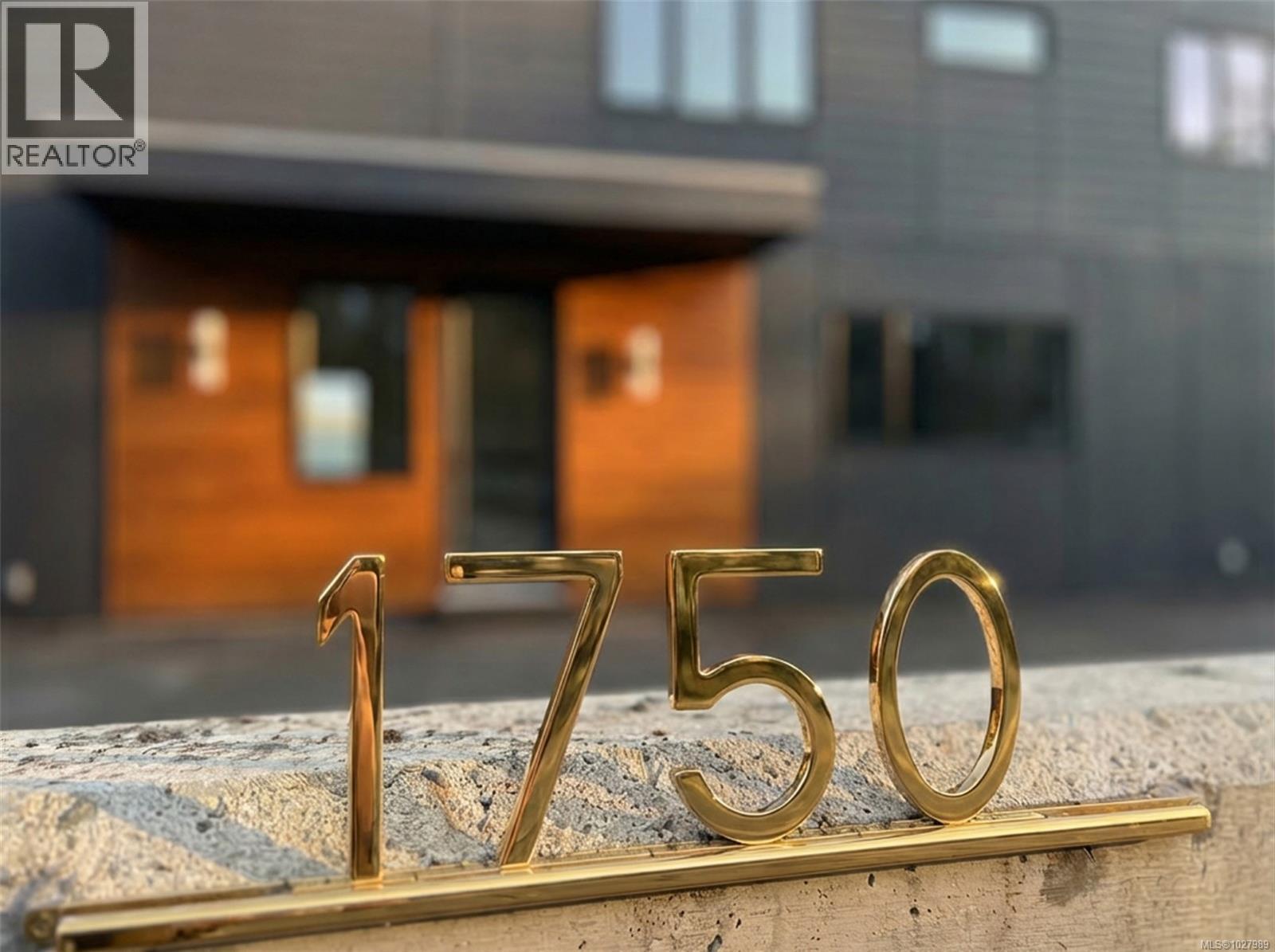 1750 Lyman Duff Lane, Victoria, British Columbia  V8S 5K3 - Photo 2 - 1027989