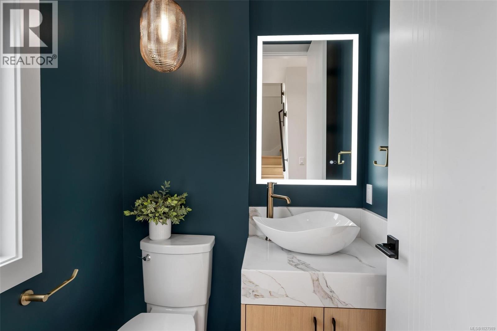 1750 Lyman Duff Lane, Victoria, British Columbia  V8S 5K3 - Photo 11 - 1027989