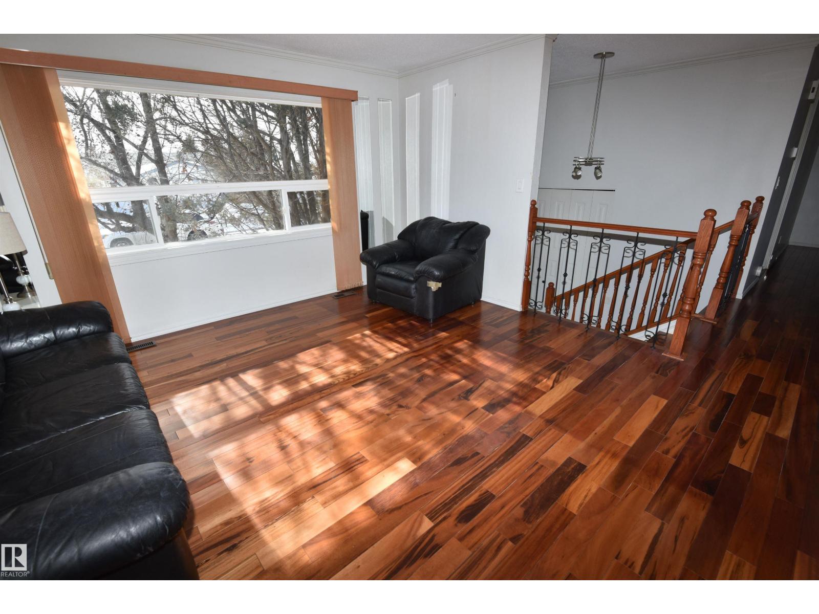 10212 168 Av Nw Nw, Edmonton, Alberta  T5X 2Z8 - Photo 3 - E4476800