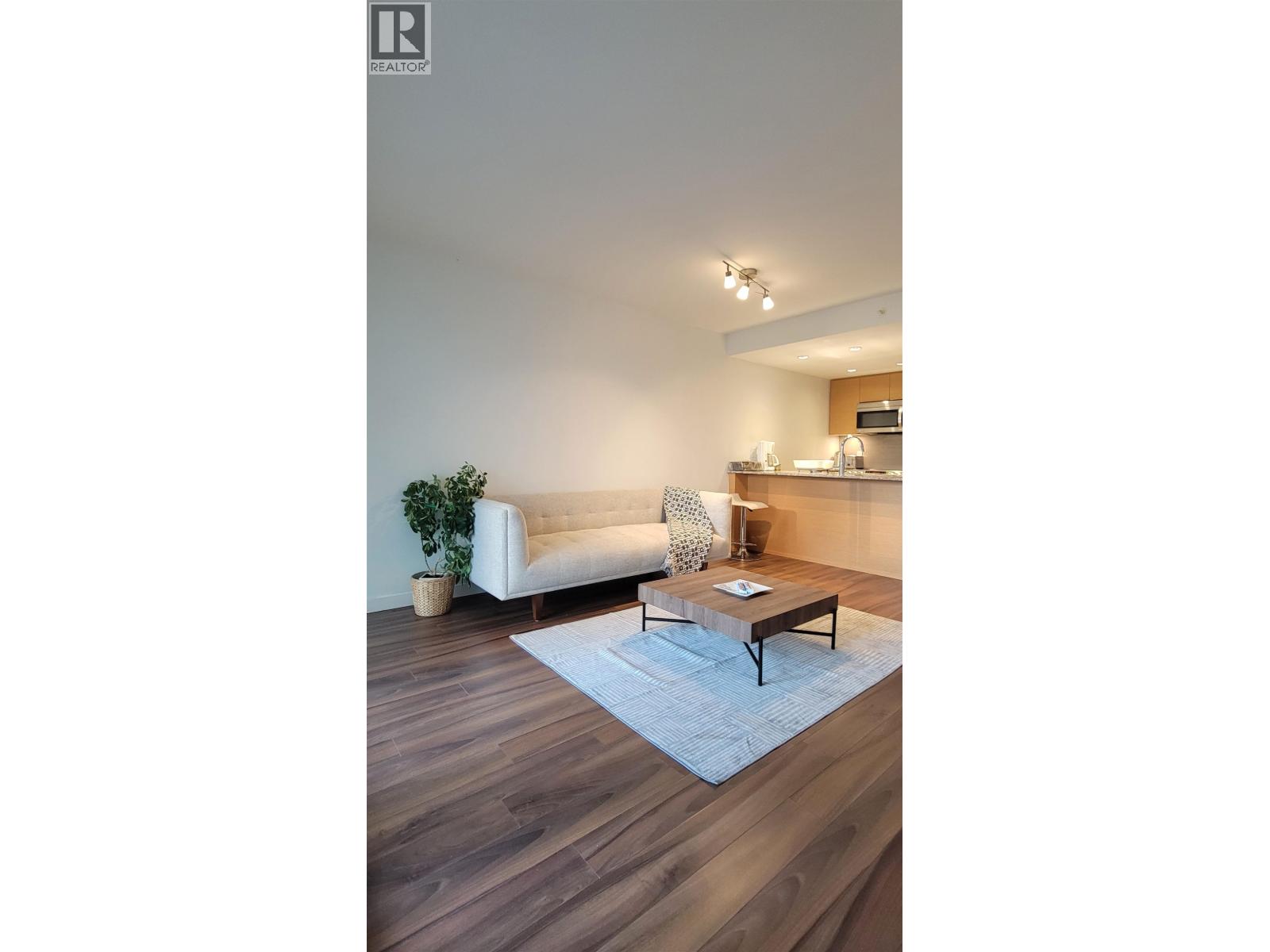 419 135 E 17TH STREET, north vancouver, British Columbia