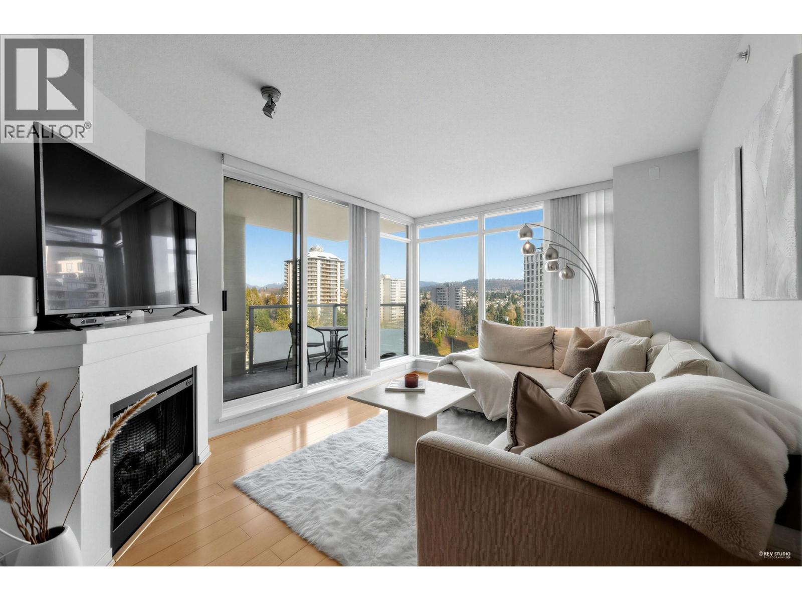 2005 2133 DOUGLAS ROAD, Burnaby, British Columbia