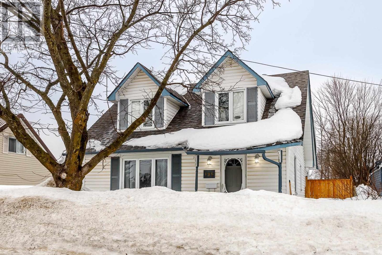 196 Macdonald Ave, Sault Ste. Marie, Ontario  P6B 1H5 - Photo 2 - SM260436