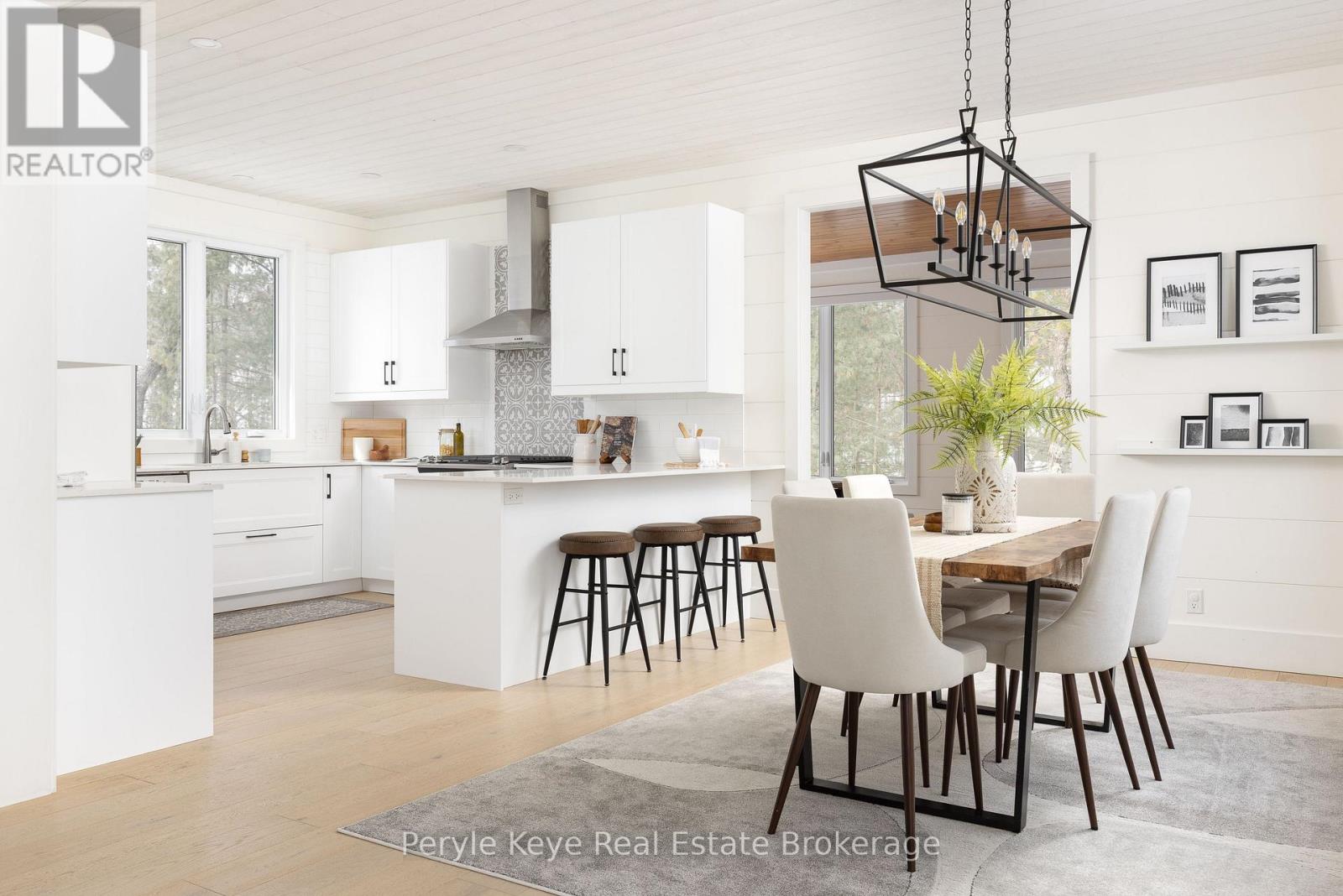 1079 Spence Lake Drive, Bracebridge, Ontario  P1L 0A1 - Photo 2 - X12869416