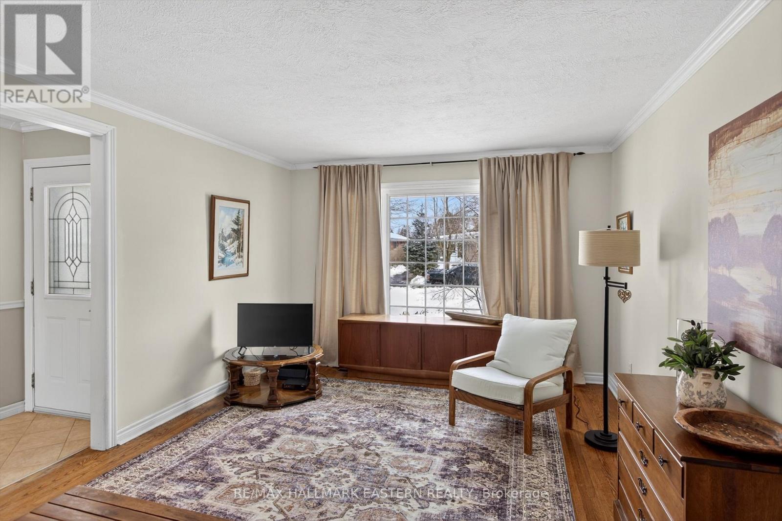 897 Westdale Avenue, Peterborough, Ontario  K9H 6C5 - Photo 9 - X12869432