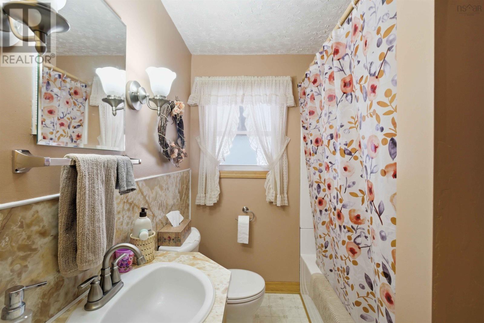 1535 Victoria Road, Dempseys Corner, Nova Scotia  B0P 1C0 - Photo 11 - 202604232