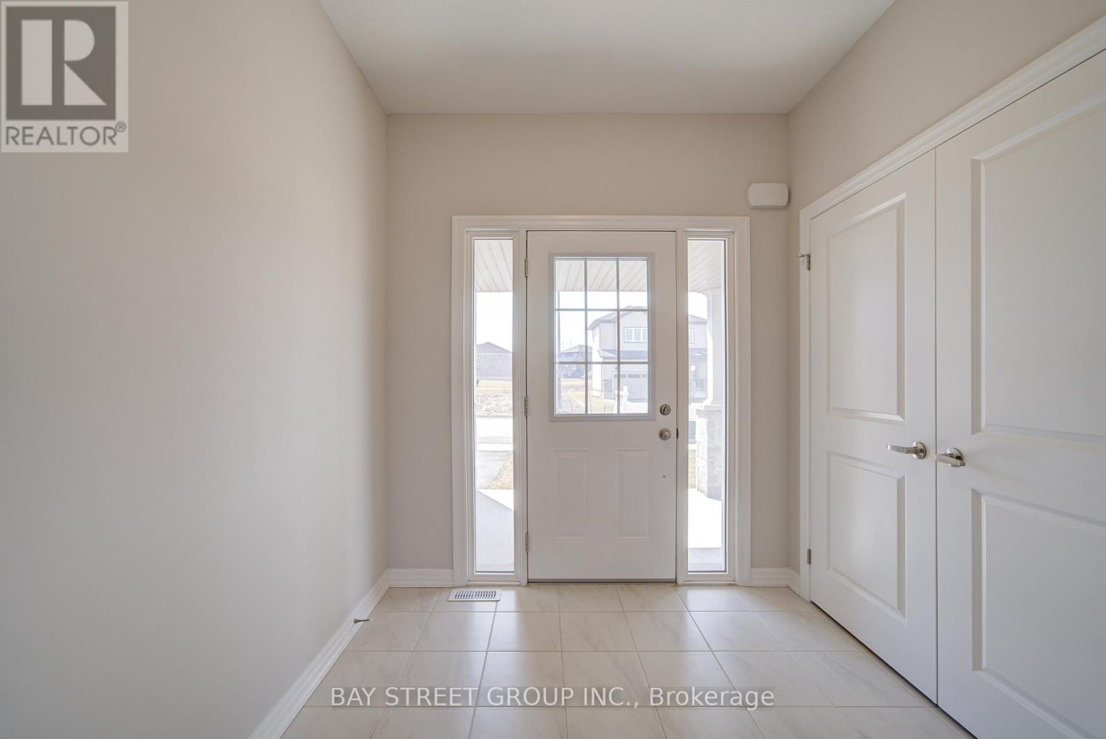 39 Meadowlark Drive, Port Colborne, Ontario  L3K 6E3 - Photo 3 - X12869268