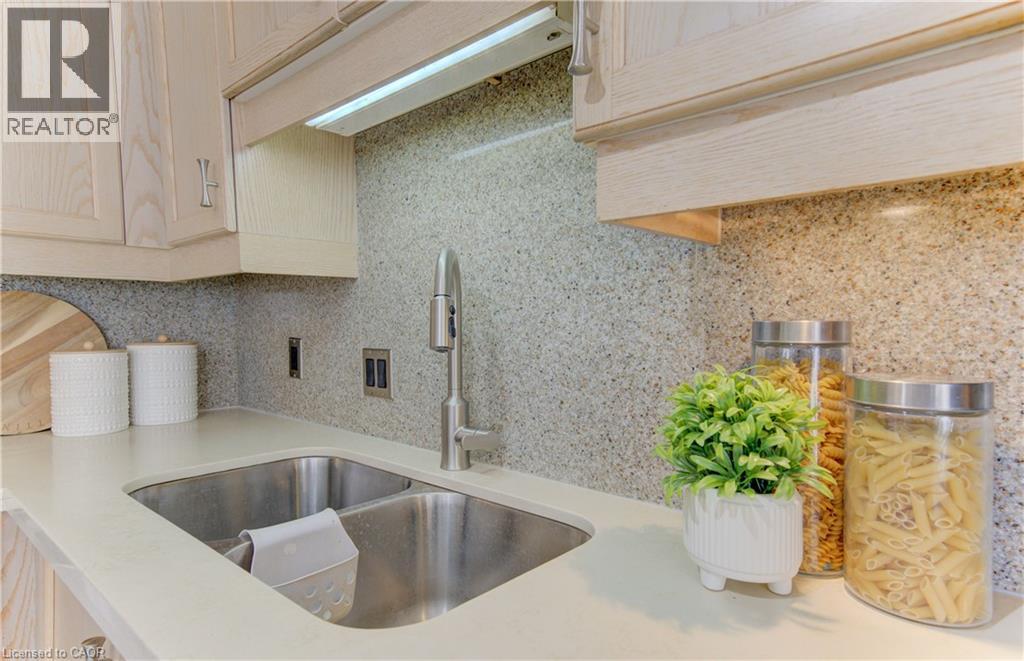 405 Beaver Creek Road, Waterloo, Ontario  N2V 2J8 - Photo 10 - 40811049