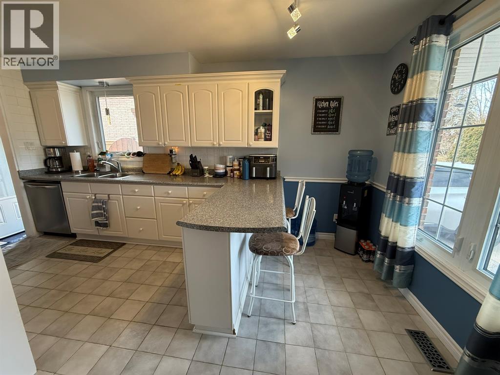 1023 Frost Avenue, Sarnia, Ontario  N7S 4G6 - Photo 9 - 26004981