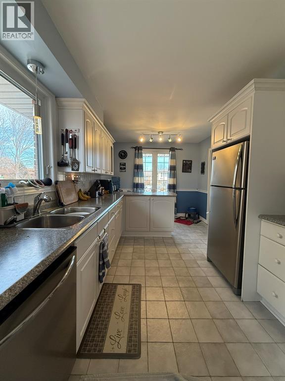 1023 Frost Avenue, Sarnia, Ontario  N7S 4G6 - Photo 11 - 26004981