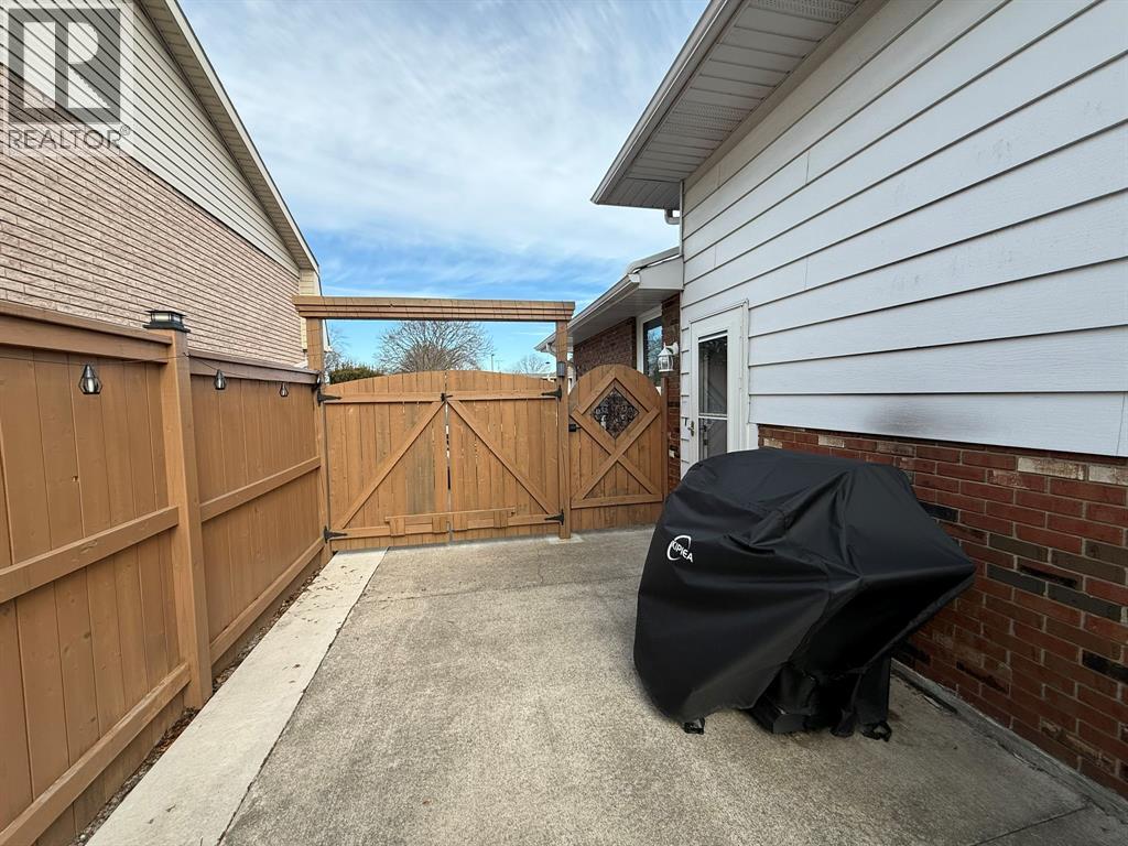 1023 Frost Avenue, Sarnia, Ontario  N7S 4G6 - Photo 21 - 26004981