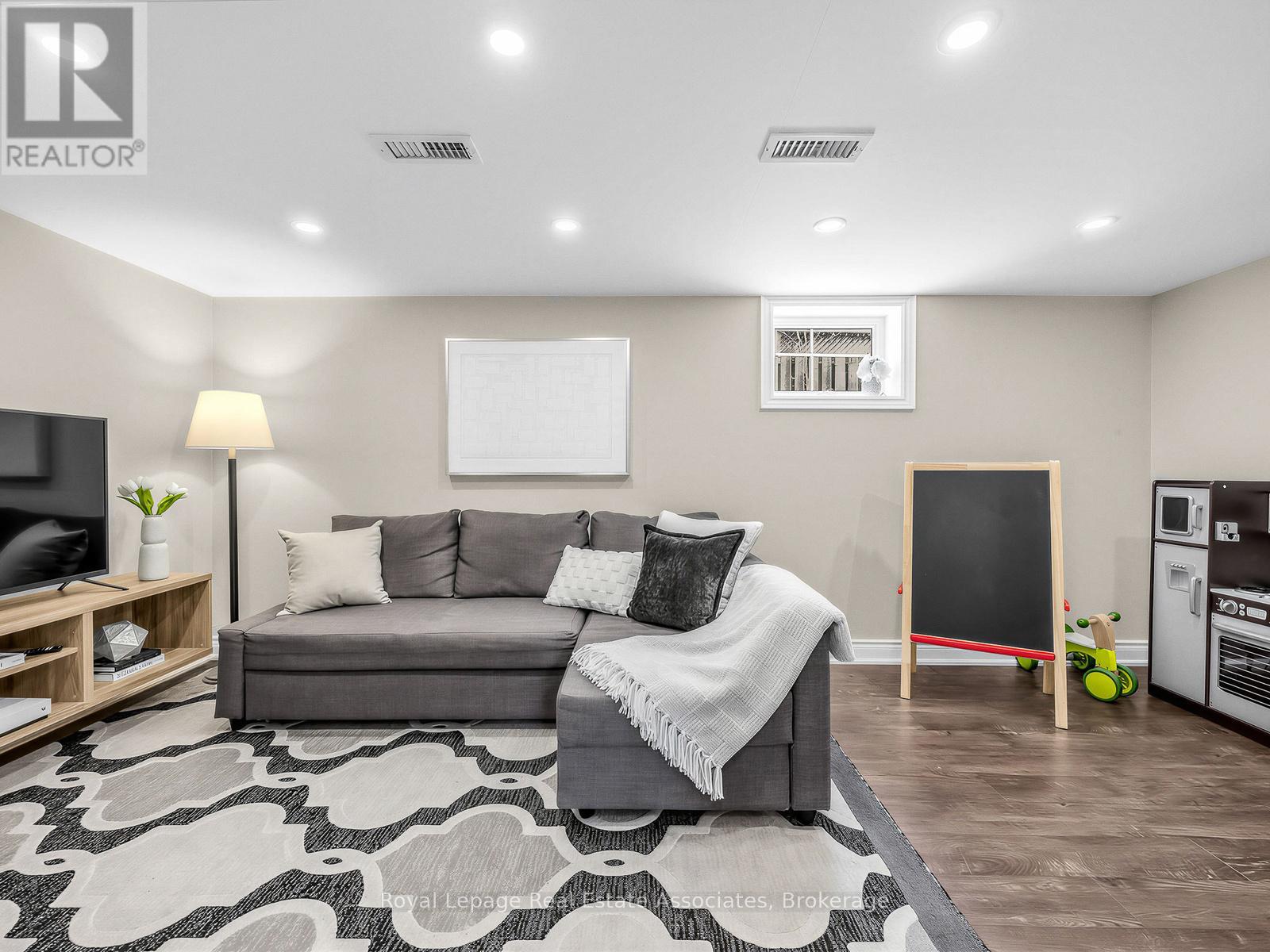 96 Angelene Street, Mississauga, Ontario  L5G 1X2 - Photo 19 - W12849254