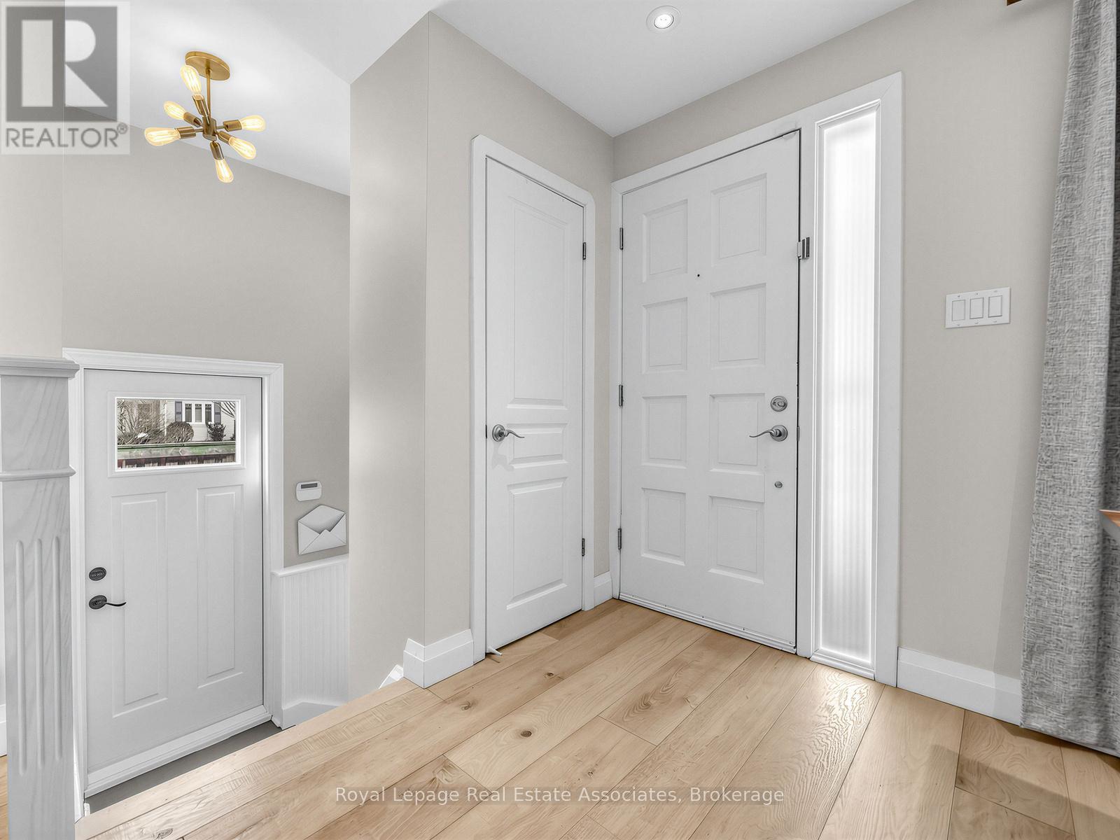 96 Angelene Street, Mississauga, Ontario  L5G 1X2 - Photo 16 - W12849254