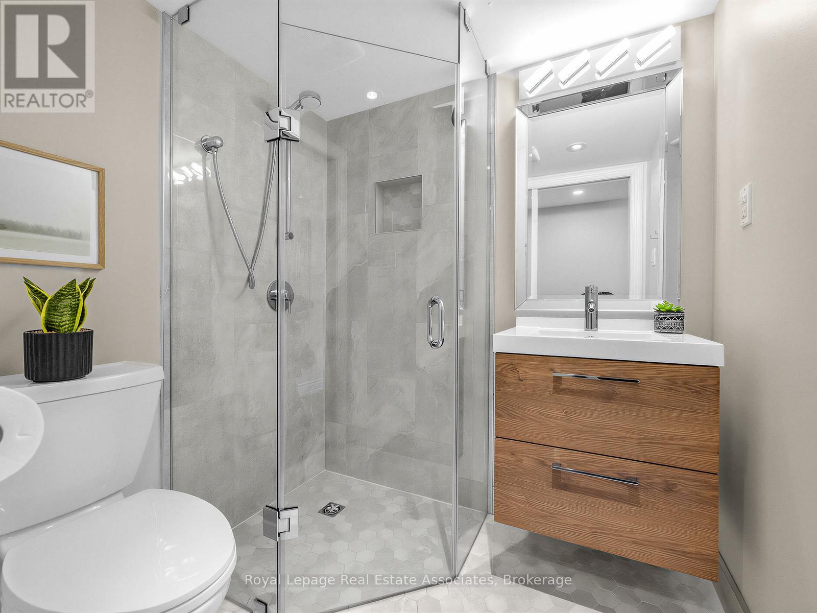 96 Angelene Street, Mississauga, Ontario  L5G 1X2 - Photo 23 - W12849254