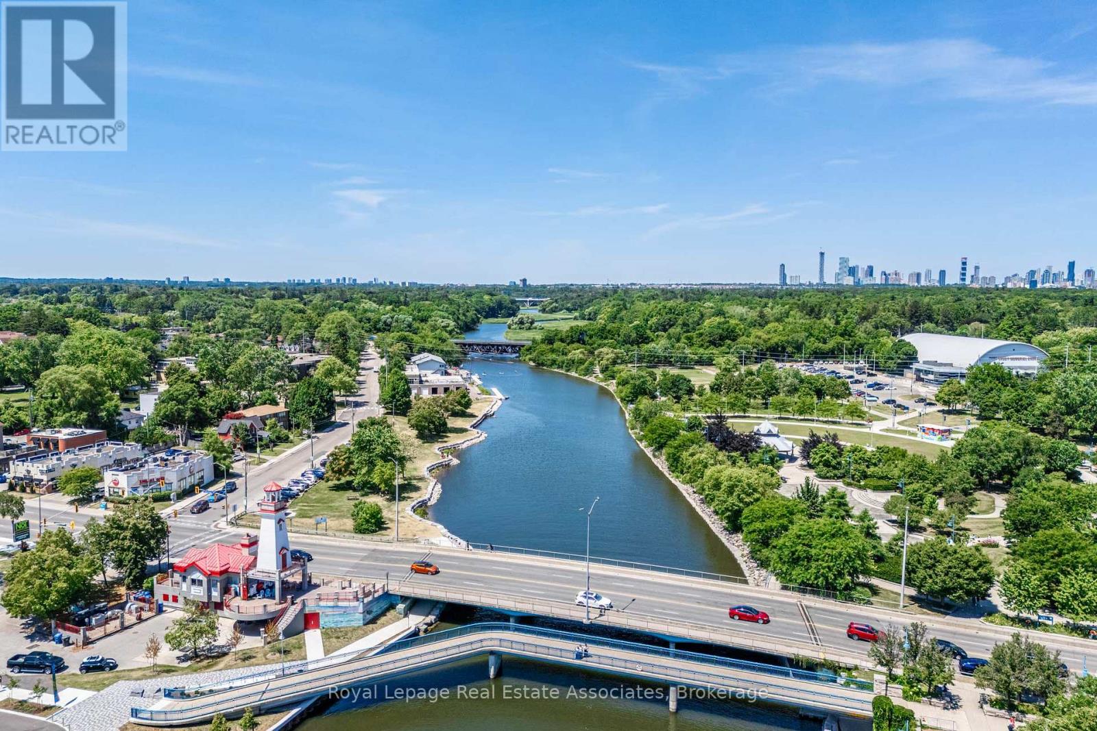 96 Angelene Street, Mississauga, Ontario  L5G 1X2 - Photo 30 - W12849254