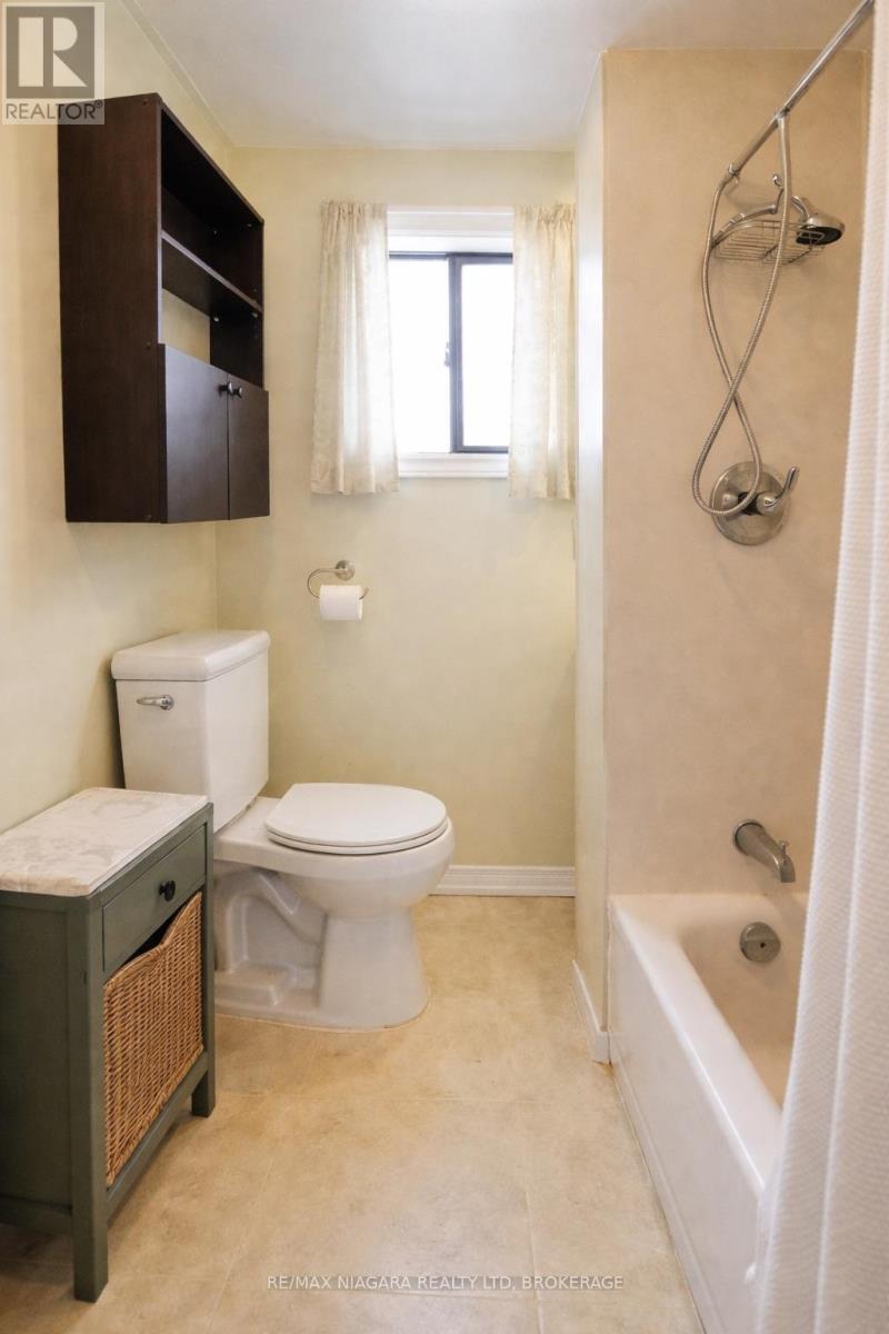 319 Beechwood Avenue, Fort Erie (Crystal Beach), Ontario  L0S 1B0 - Photo 10 - X12869402