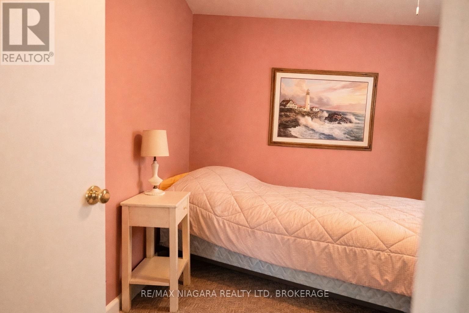 319 Beechwood Avenue, Fort Erie (Crystal Beach), Ontario  L0S 1B0 - Photo 9 - X12869402