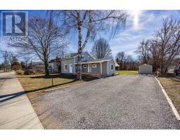 100 QUEEN STREET E, Norfolk, Ontario