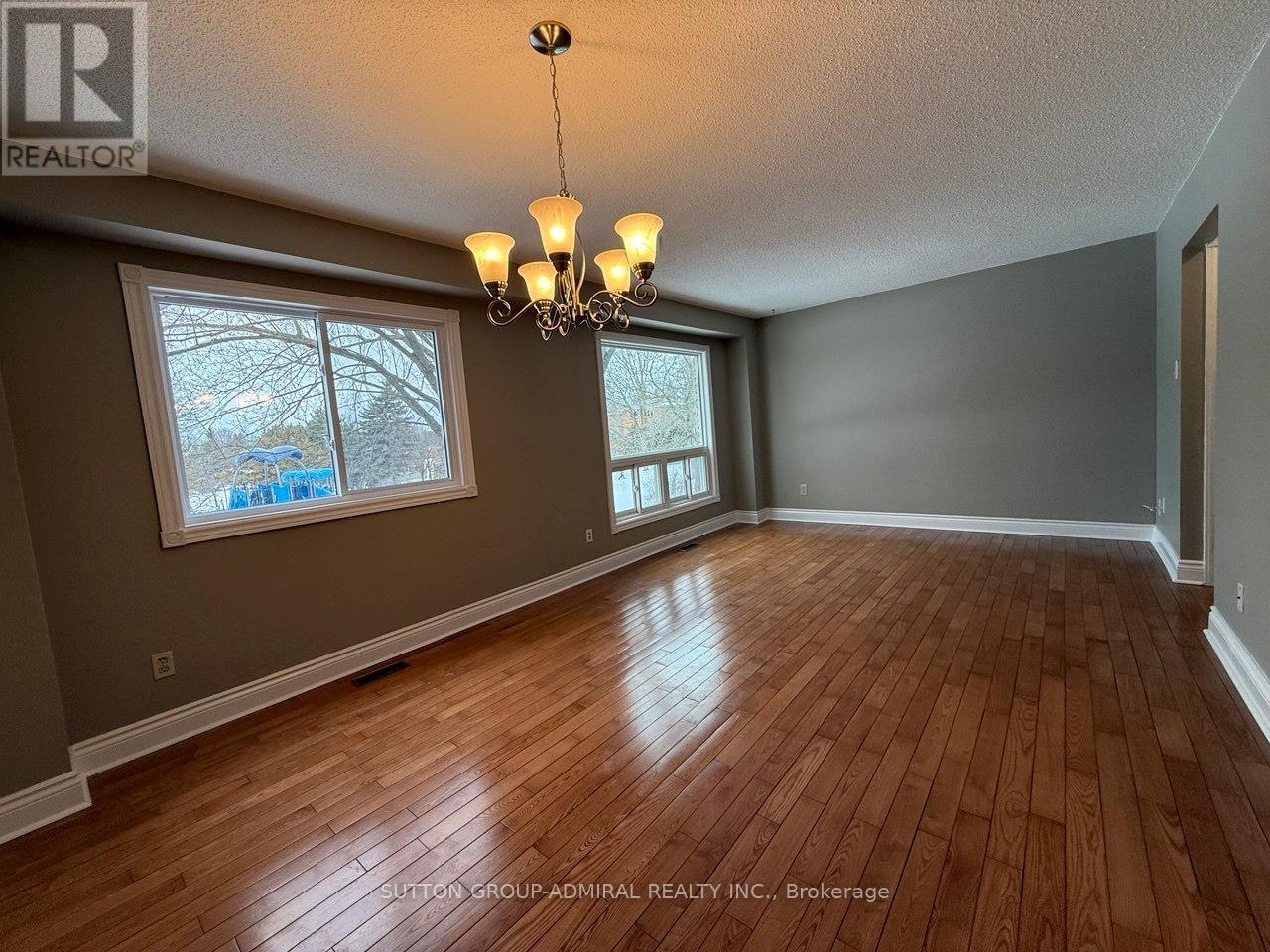 39 April Gardens, Aurora, Ontario  L4G 4R7 - Photo 10 - N12869372