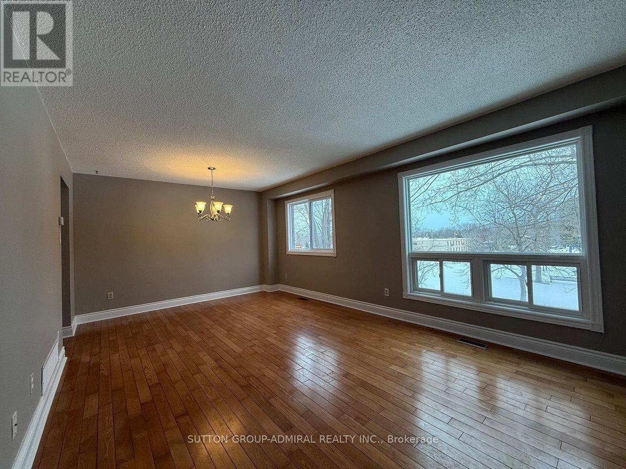 39 April Gardens, Aurora, Ontario  L4G 4R7 - Photo 12 - N12869372