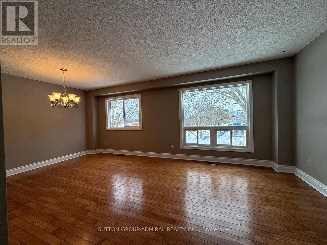 39 April Gardens, Aurora, Ontario  L4G 4R7 - Photo 13 - N12869372