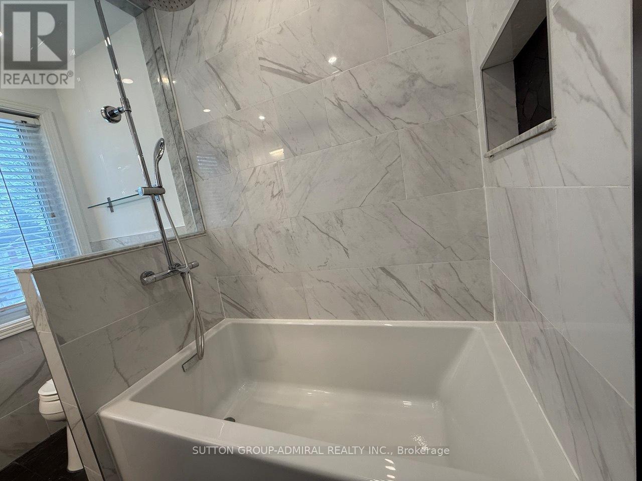 39 April Gardens, Aurora, Ontario  L4G 4R7 - Photo 22 - N12869372