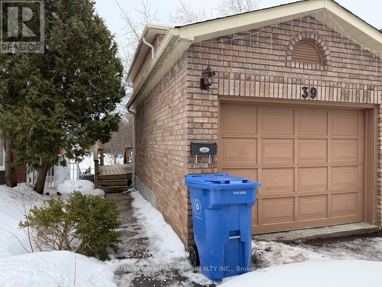 39 April Gardens, Aurora, Ontario  L4G 4R7 - Photo 35 - N12869372