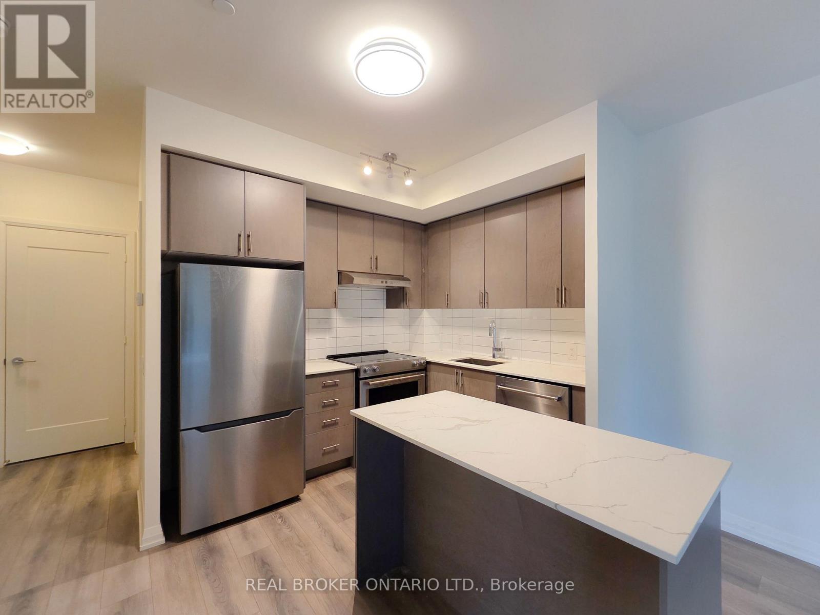 618 - 9000 Jane Street, Vaughan, Ontario  L4K 0M6 - Photo 2 - N12869380